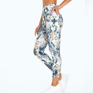 Women's 22'' Pocket High-Rise Capri Leggings